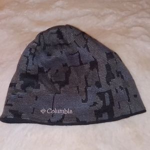 NWT Columbia unisex reversible hat in black and grey acrylic one size.